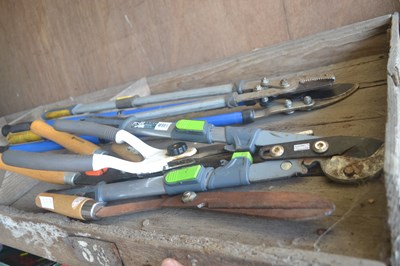 Lot 410 - Quantity of various loppers, shears etc