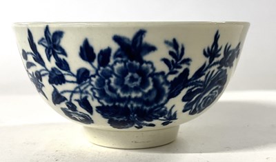 Lot 322 - A small 18th Century Worcester porcelain bowl...