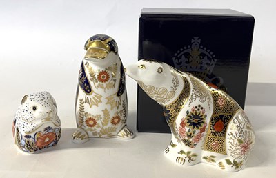 Lot 335 - A Royal Crown Derby paperweight with gold...