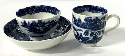 Lot 349 - A Caughley porcelain trio circa 1780 with blue...