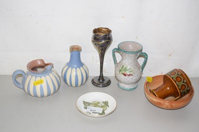 Lot 517 - A selection of small decorative ceramic items...