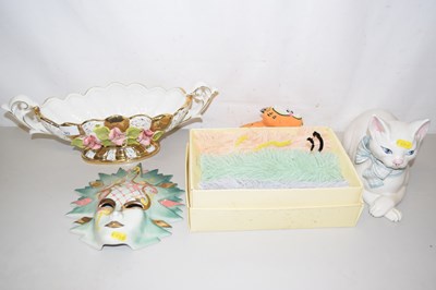 Lot 542 - Selection of various decorative ceramics etc