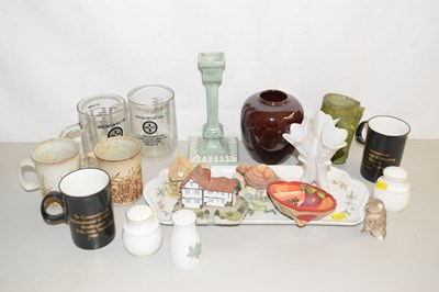 Lot 566 - Selection of various small household ceramics...