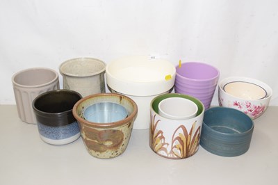 Lot 602 - Quantity of various plant pots