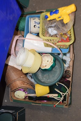 Lot 616 - Box containing various clearance sundries