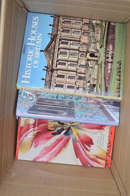 Lot 679 - Box containing a small collection of reference...