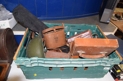 Lot 692 - Box containing a quantity of various vintage...