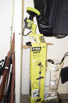Lot 714 - Ryobi One telescopic scrubber