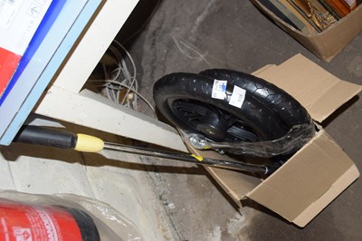 Lot 718 - Extending hose sprayer and other garden sundries