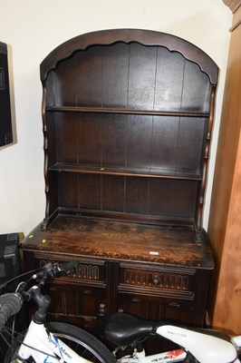 Lot 751 - A reproduction oak dresser