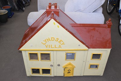 Lot 763 - Vintage wooden dolls house
