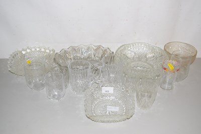 Lot 163 - Mixed Lot: Various glass bowls, drinking...