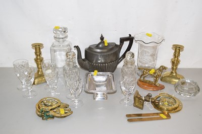 Lot 172 - Mixed Lot: Pewter teapot, horse brasses, brass...