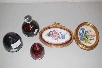 Lot 61 - Two Mdina glass paperweights, a Wedgwood...