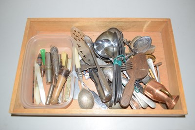 Lot 100 - Assorted flat ware and metal wares