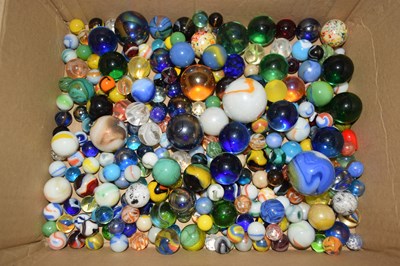 Lot 101 - Box of assorted marbles
