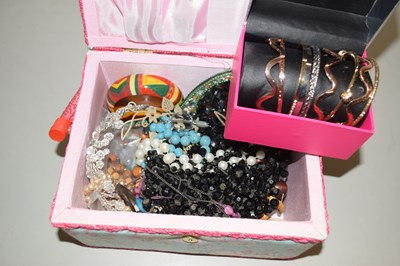 Lot 118 - A sewing box together with a quantity of...