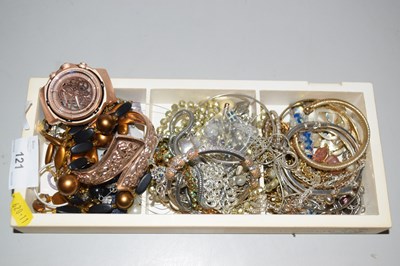 Lot 121 - Quantity of assorted costume jewellery and...