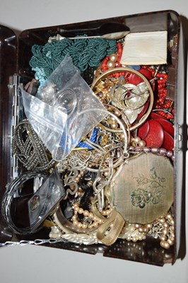 Lot 133 - Box of assorted costume jewellery
