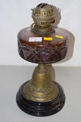 Lot 5 - Oil lamp with cut glass font
