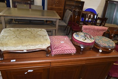 Lot 319 - A group of four various tapestry and fabric...