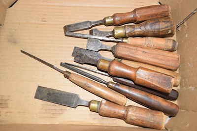 Lot 67 - Box of various chisels