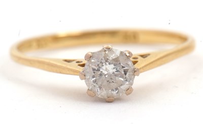 Lot 13 - An 18ct diamond ring, the round brilliant cut...