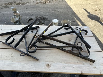 Lot 280 - 5 Iron hanging wall brackets