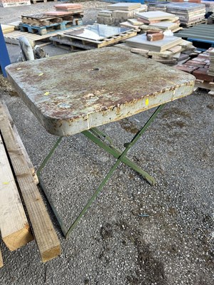 Lot 283 - Vintage green iron table