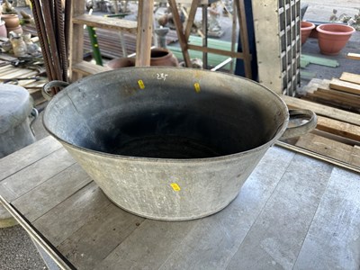 Lot 285 - Small wash tub