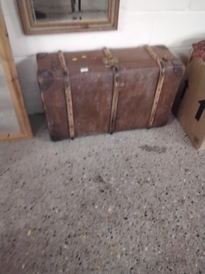 Lot 271 - Vintage trunk