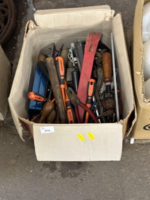 Lot 914 - Box of assorted tools