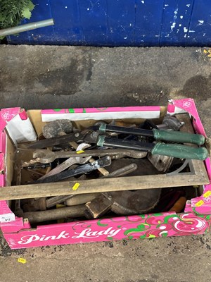 Lot 917A - Box of assorted tools