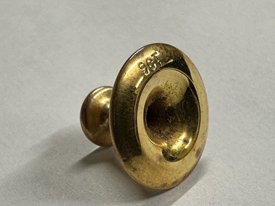 Lot 170 - A cased set of early C20th yellow metal...