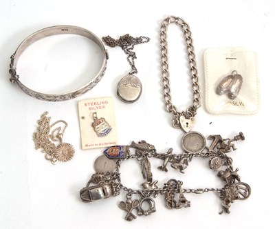Lot 231 - A mixed lot of silver and white metal: to...
