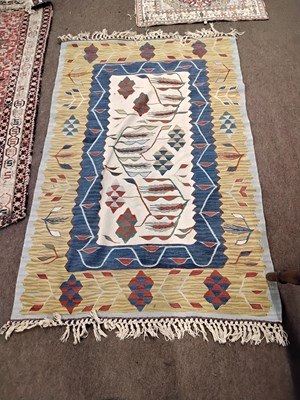 Lot 576 - A 20th Century Kilim rug with a blue and...