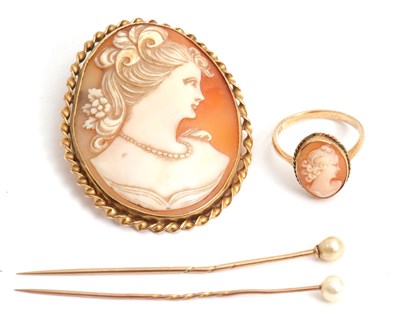 Lot 186 - A mixed lot: to include a cameo ring stamped...
