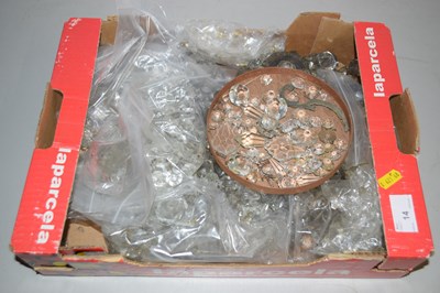 Lot 14 - A box containing a range of various glass...