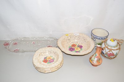 Lot 22 - A quantity of retro gilt decorated dessert...