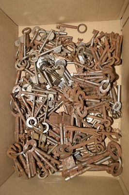 Lot 88 - Box of assorted keys