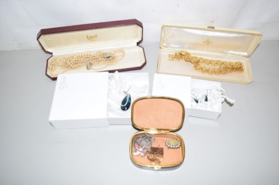 Lot 111 - Mixed Lot: Various costume jewellery,...