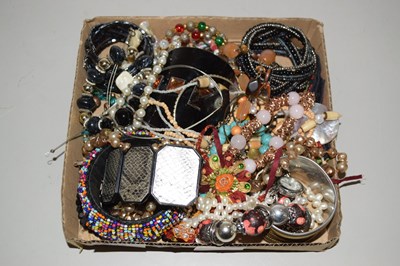 Lot 115 - Box of costume jewellery