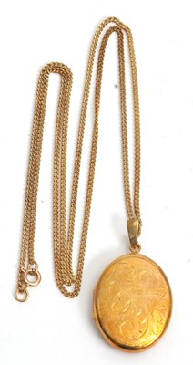 Lot 141 - A 9ct locket and chain, the oval locket with...