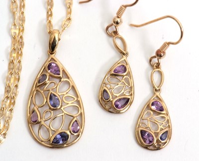 Lot 85 - A 9ct amethyst and iolite pendant and matching...