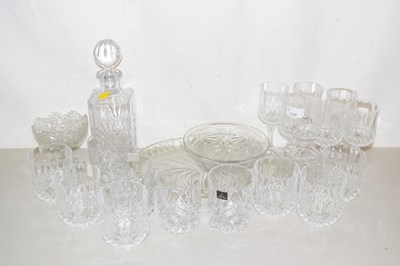 Lot 139 - A group of clear glass wares to include Royal...
