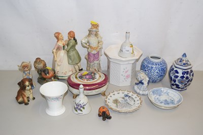 Lot 145 - Mixed Lot: Various assorted ornaments, table...