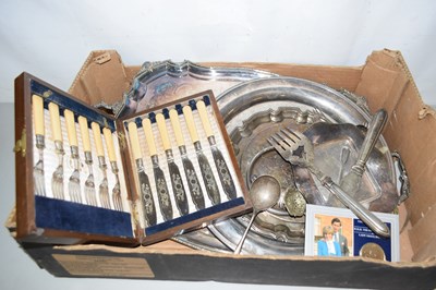 Lot 205 - Mixed Lot: Various silver plated trays,...