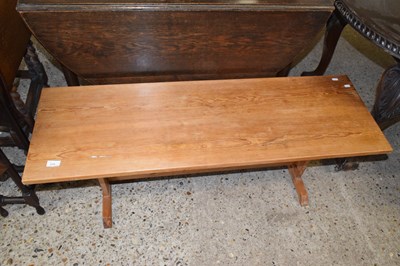 Lot 275 - A pine coffee table