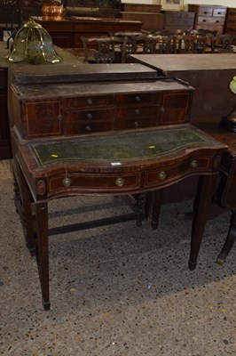 Lot 280 - A reproduction mahogany serpentine front...