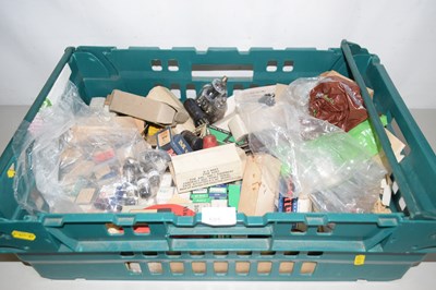 Lot 505 - Box of assorted valves